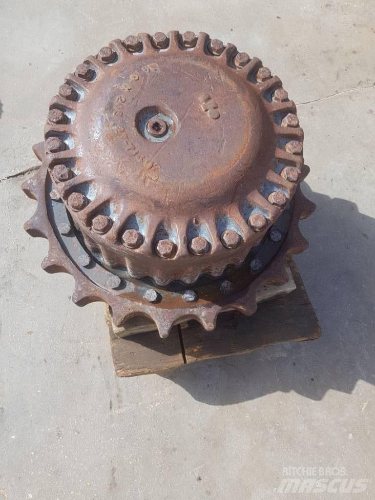 Komatsu PC210-3 트랙, 체인 및 언더캐리지