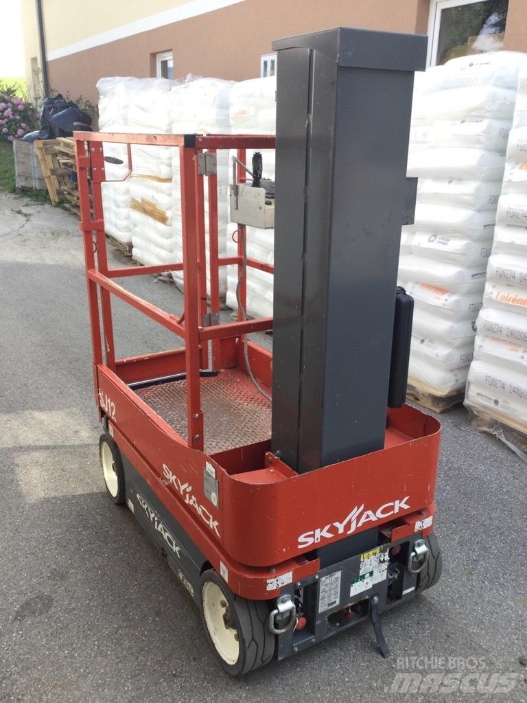 SkyJack SJ 12 가위형 리프트
