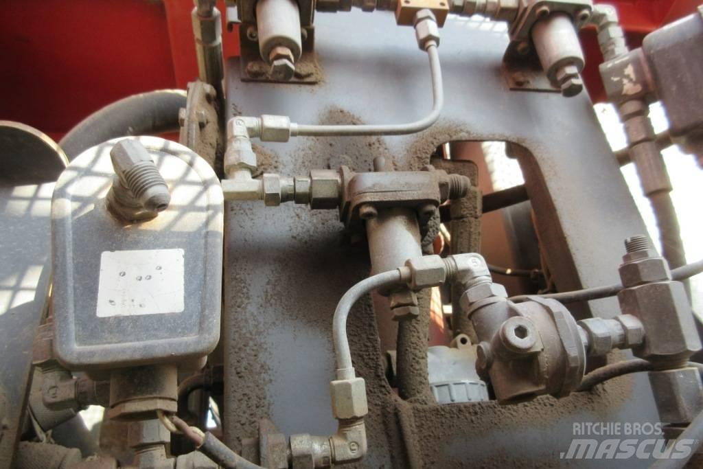 Sandvik DI 600 도로 굴착기