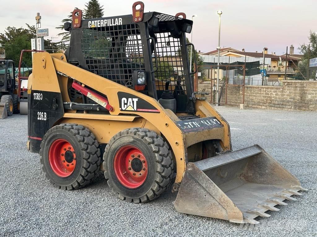 CAT 226BHF 미니 로더