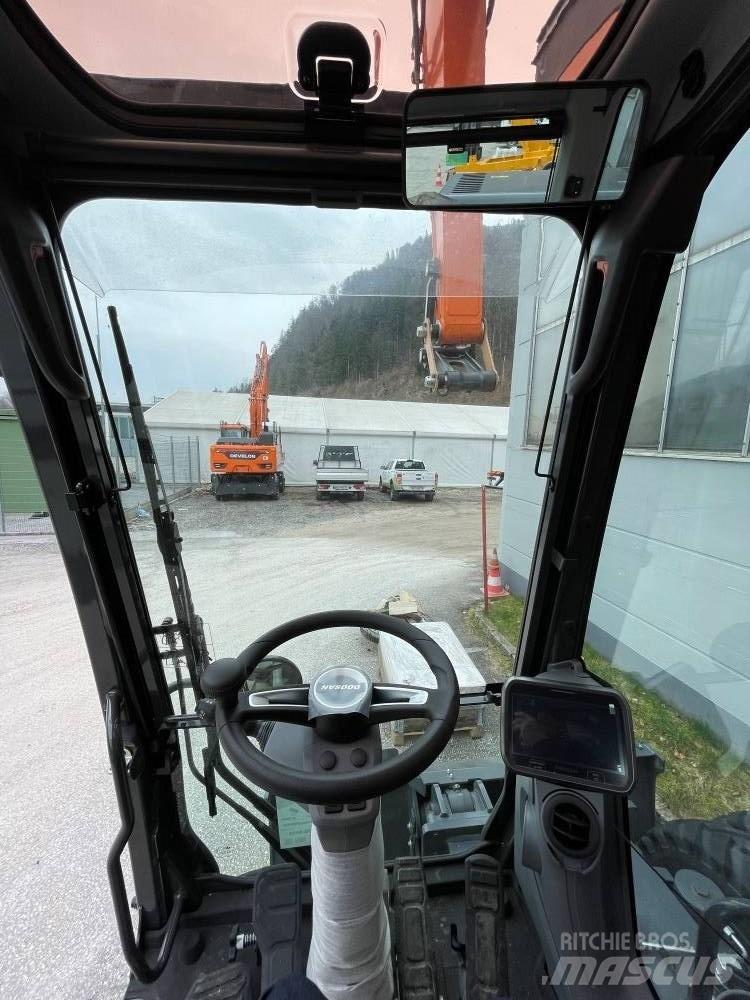 Develon DX 210 W-7 굴삭기