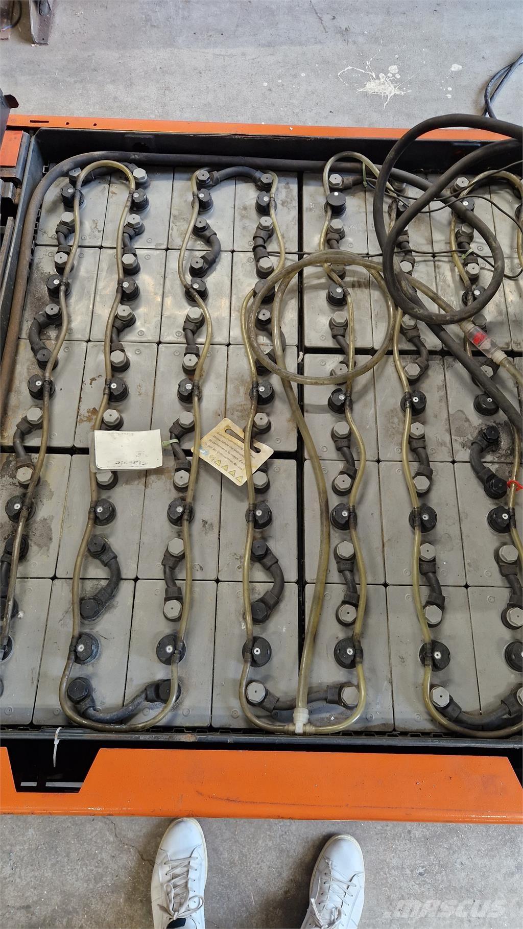 Toyota 7FBMF30 전동 지게차