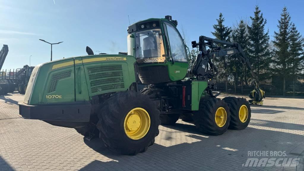 John Deere 1070 E 원목 하베스터