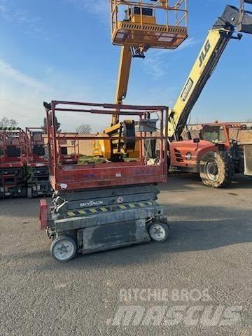 SkyJack SJIII3219 가위형 리프트
