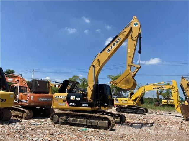 CAT 323D 대형 굴삭기 29톤 이상