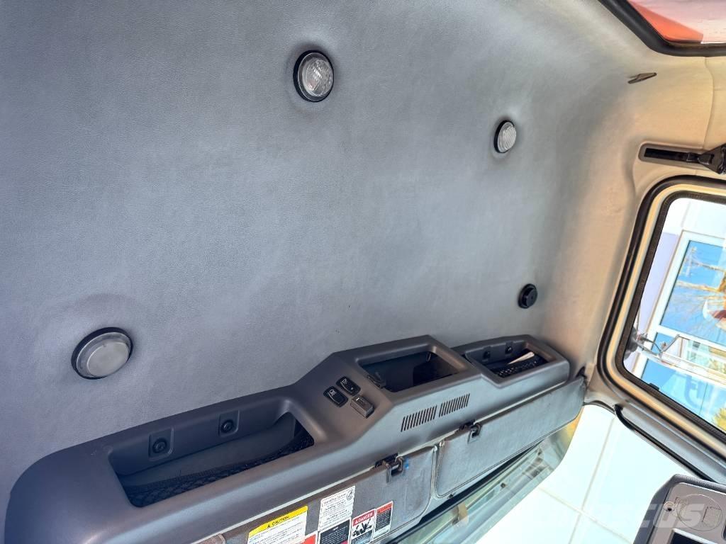 Mack GU813 덤프 트럭