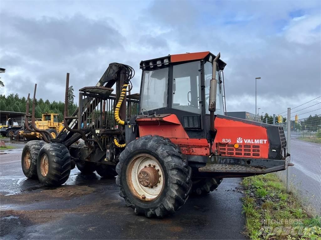 Valmet 836 원목 포워더