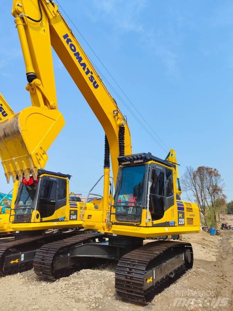 Komatsu PC 220 대형 굴삭기 29톤 이상