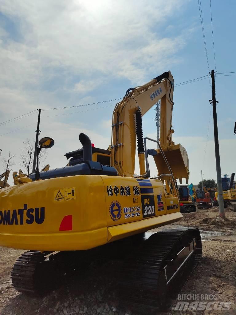 Komatsu PC 220 대형 굴삭기 29톤 이상