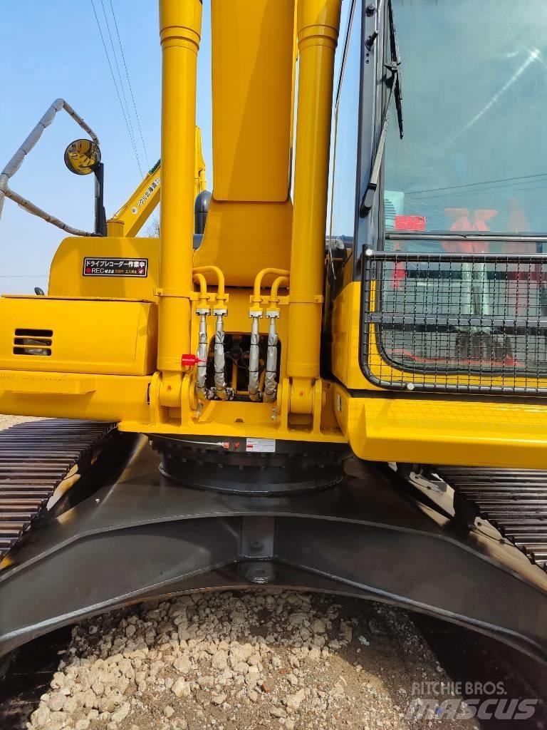 Komatsu PC 220 대형 굴삭기 29톤 이상