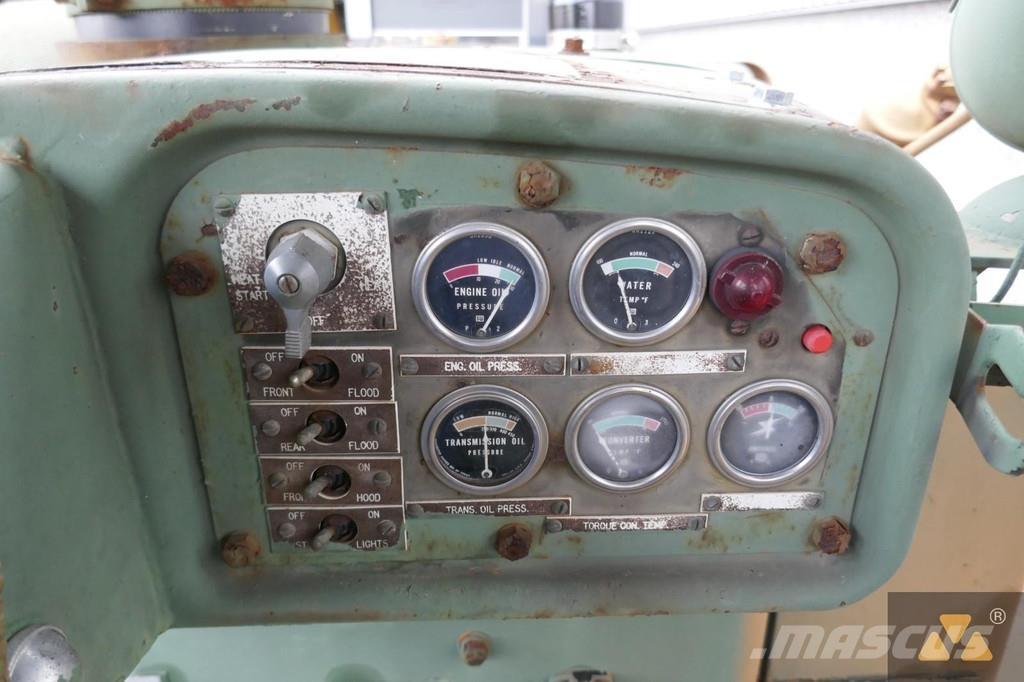 CAT D7F Ex-army 크롤러 도저