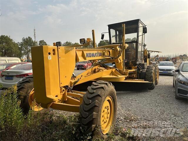 Komatsu GD655 그레이더