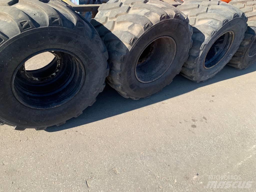 CAT M 318  휠 굴삭기