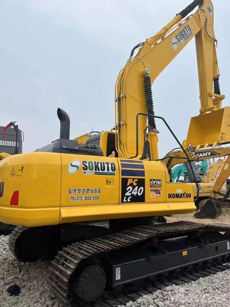 Komatsu PC 240 대형 굴삭기 29톤 이상