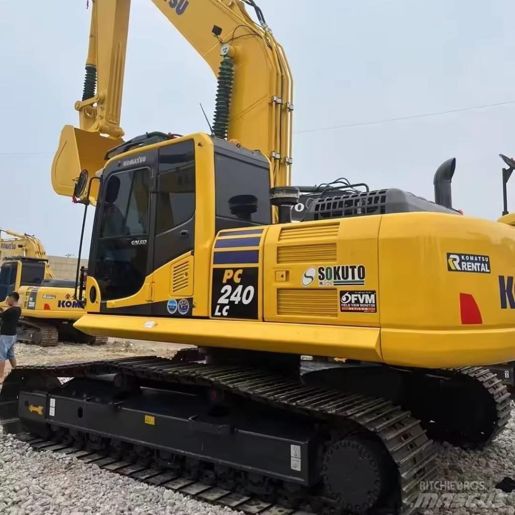 Komatsu PC 240 대형 굴삭기 29톤 이상