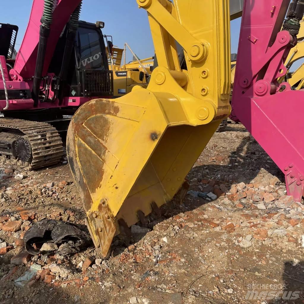 Komatsu PC 240 대형 굴삭기 29톤 이상