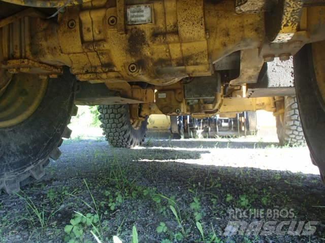 DEERE 410J 백호로더