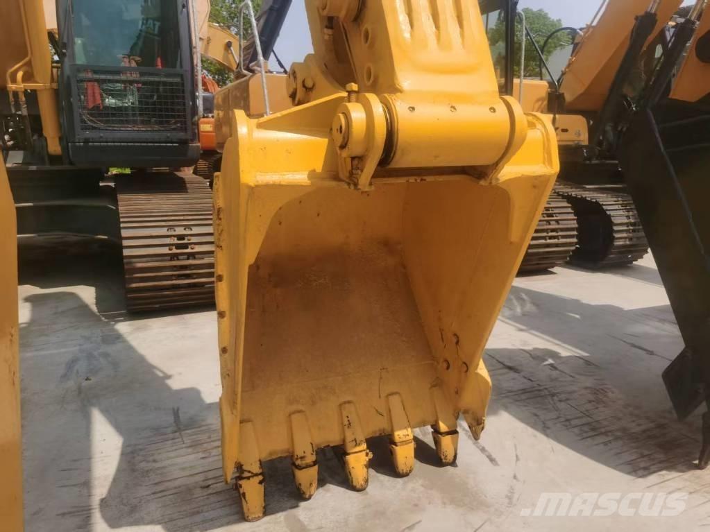 Komatsu PC 200-8 대형 굴삭기 29톤 이상