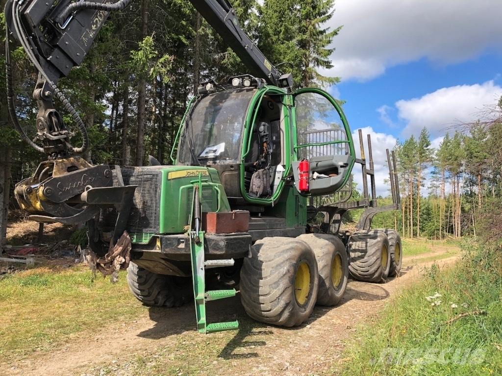 John Deere 810 E 원목 포워더