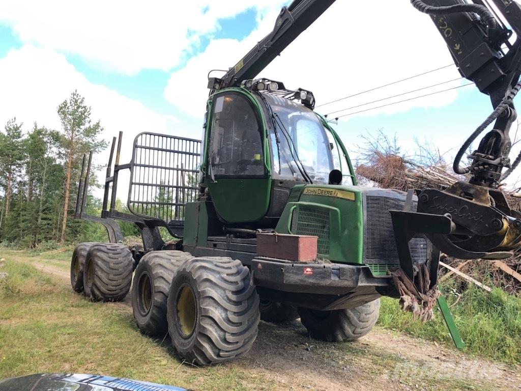 John Deere 810 E 원목 포워더
