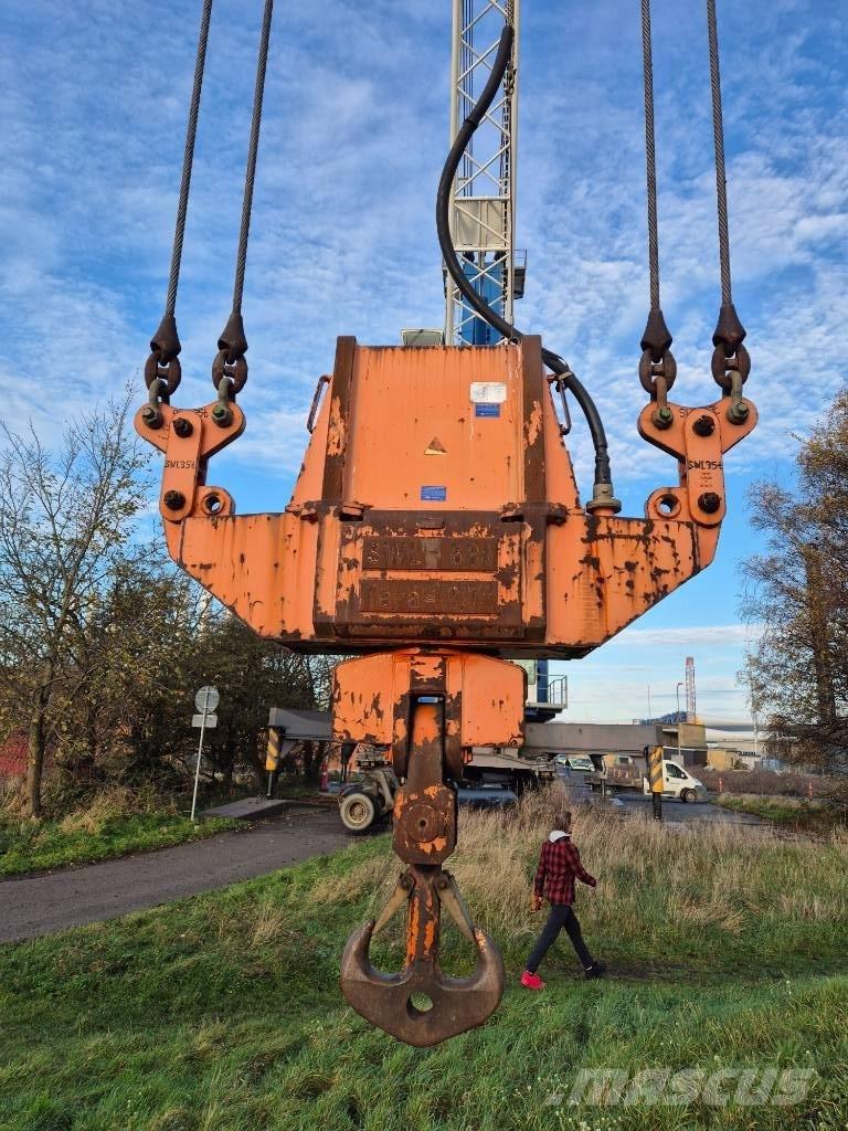 Liebherr LHM 250 하버 크레인