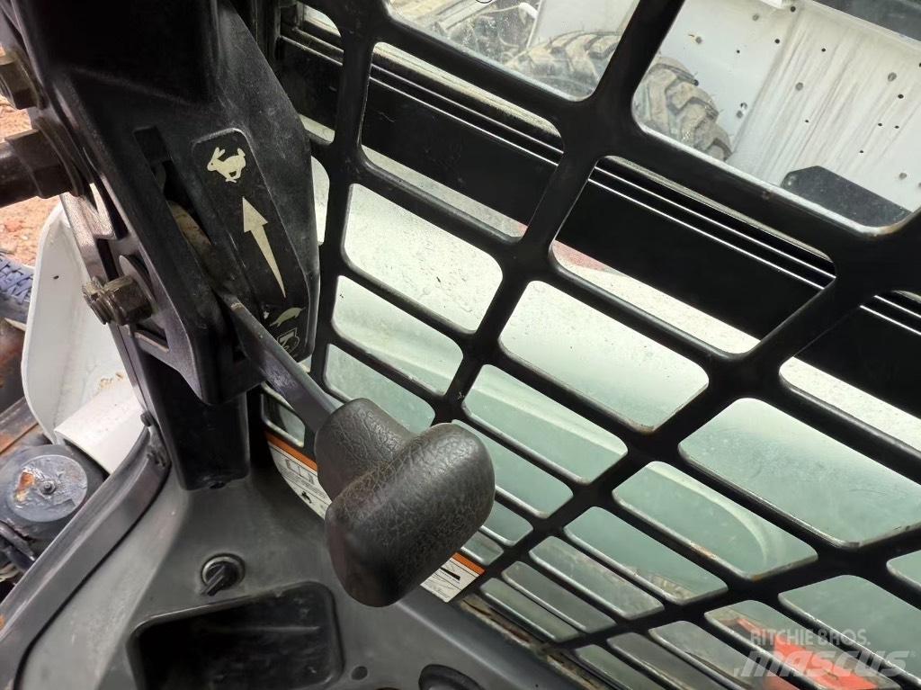 Bobcat S 220 S750  스키드로더
