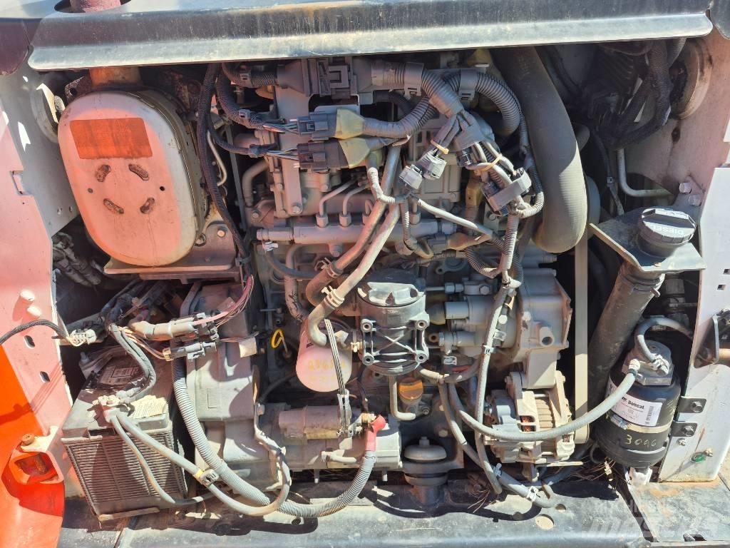 Bobcat T 750  스키드로더