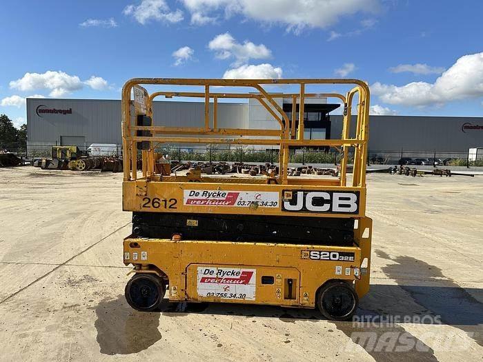 JCB S2032E 가위형 리프트