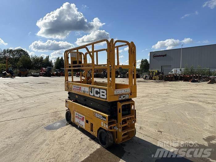 JCB S2032E 가위형 리프트