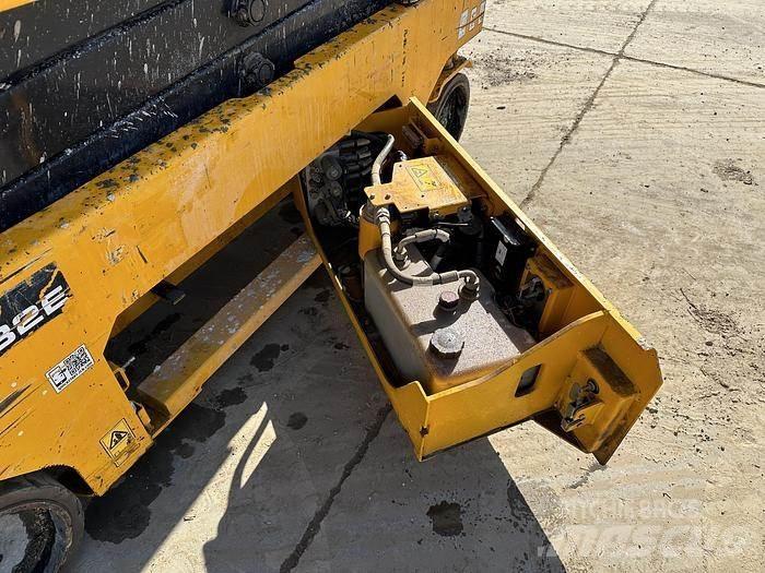 JCB S2032E 가위형 리프트