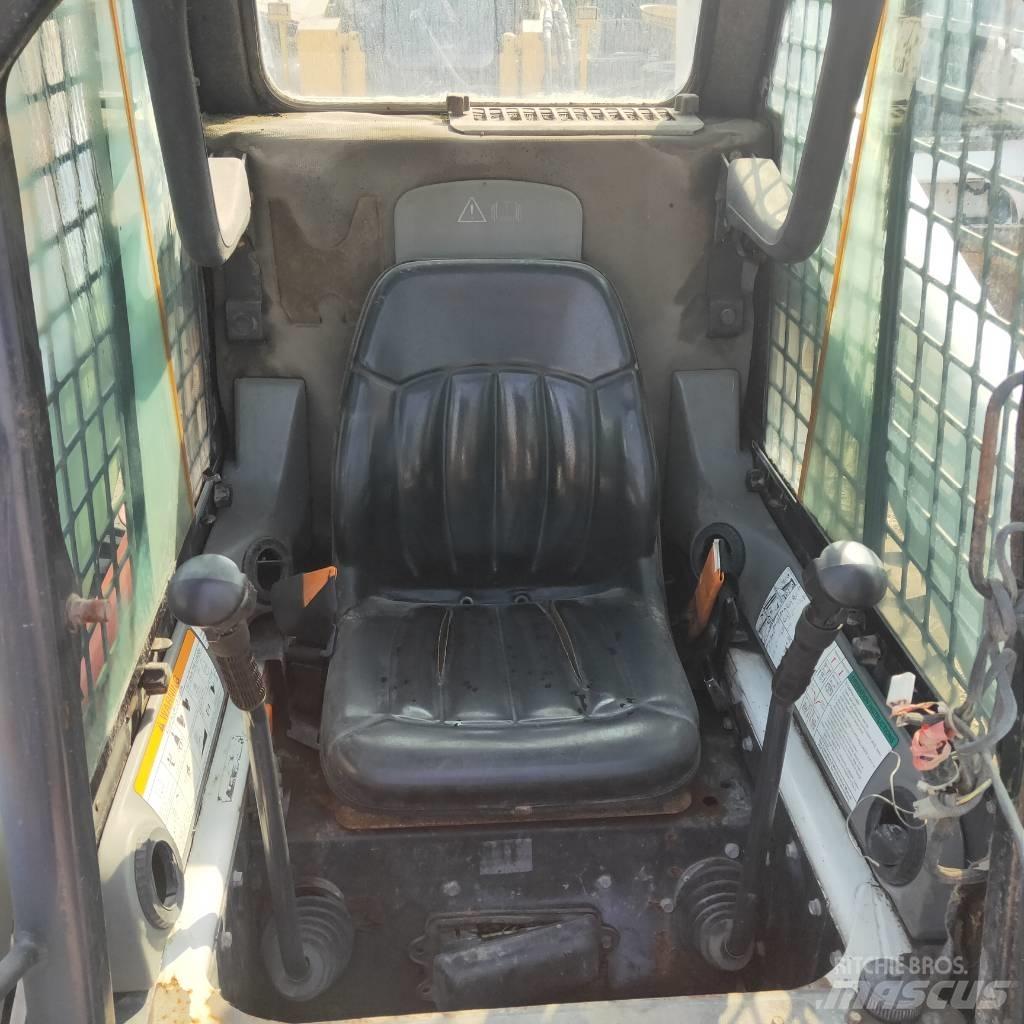 Bobcat S300  스키드로더
