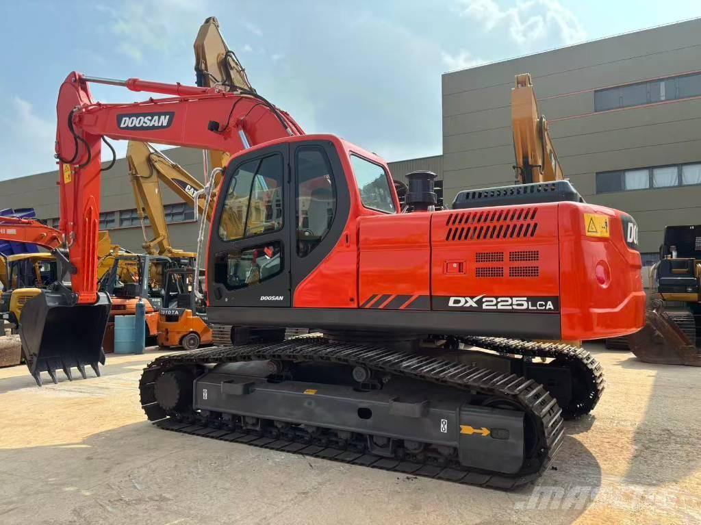 Doosan DX 225 대형 굴삭기 29톤 이상