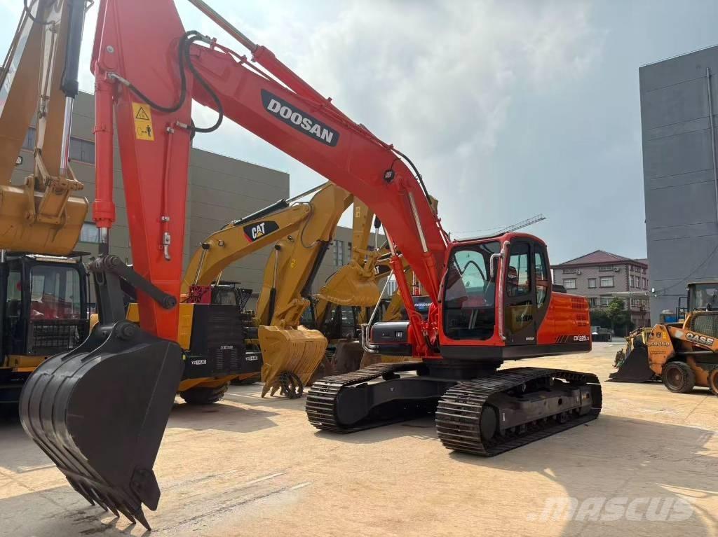 Doosan DX 225 대형 굴삭기 29톤 이상