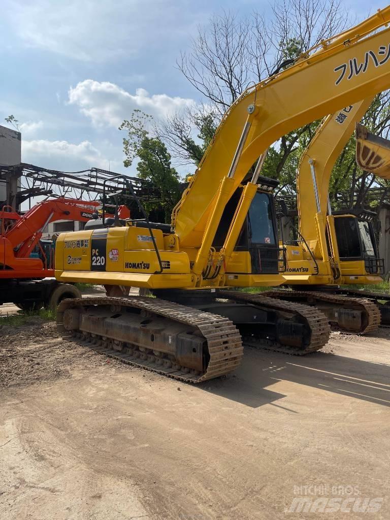 Komatsu PC 220-8 대형 굴삭기 29톤 이상