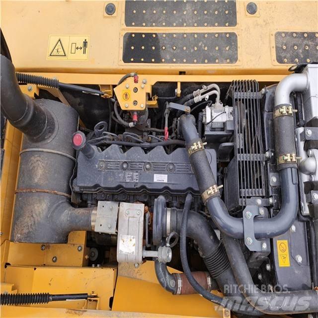 Komatsu PC 220-8 대형 굴삭기 29톤 이상