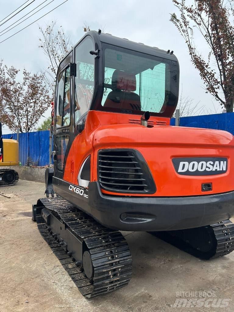 Doosan DX 60 소형 굴삭기 7톤 미만
