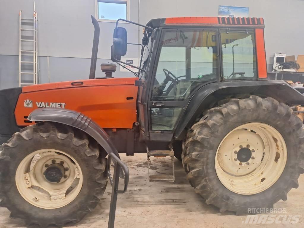 Valtra Valmet 8100E 트랙터