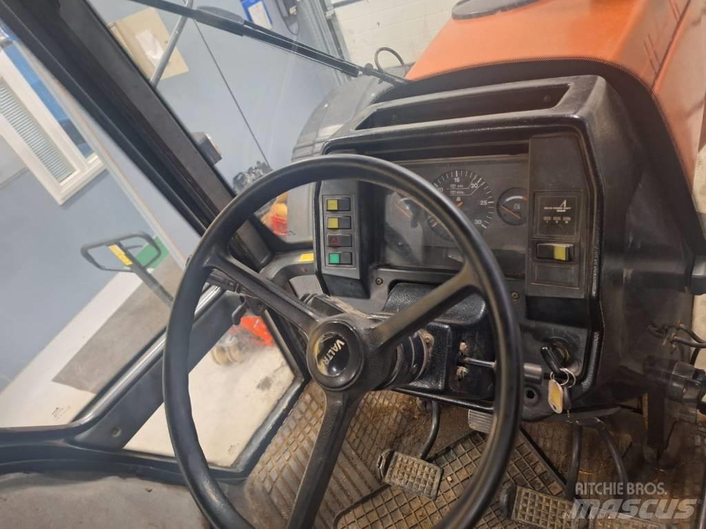 Valtra Valmet 8100E 트랙터