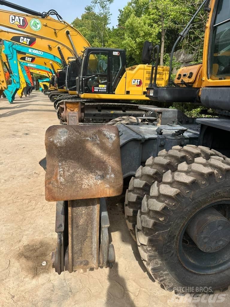 Hyundai R210W-9  휠 굴삭기