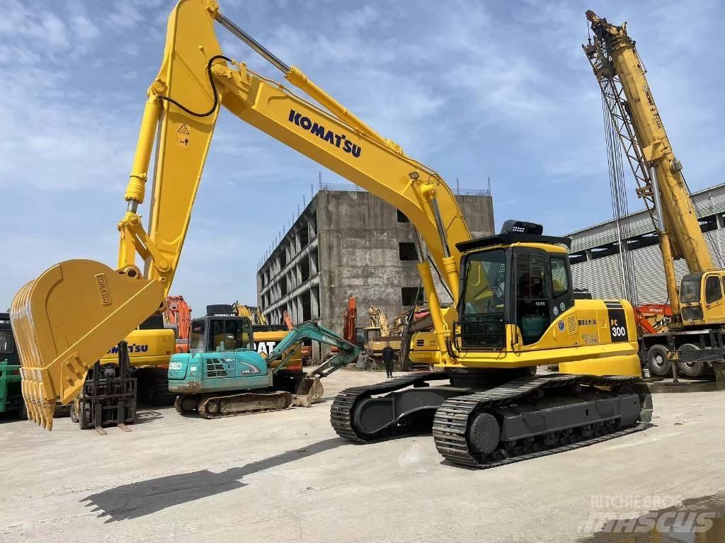 Komatsu PC 300 대형 굴삭기 29톤 이상