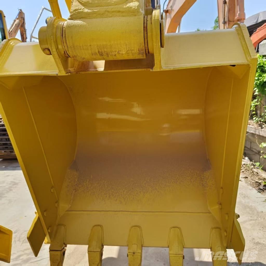 Komatsu PC 220-7 대형 굴삭기 29톤 이상