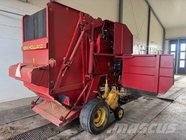 New Holland 654 원형 곤포기
