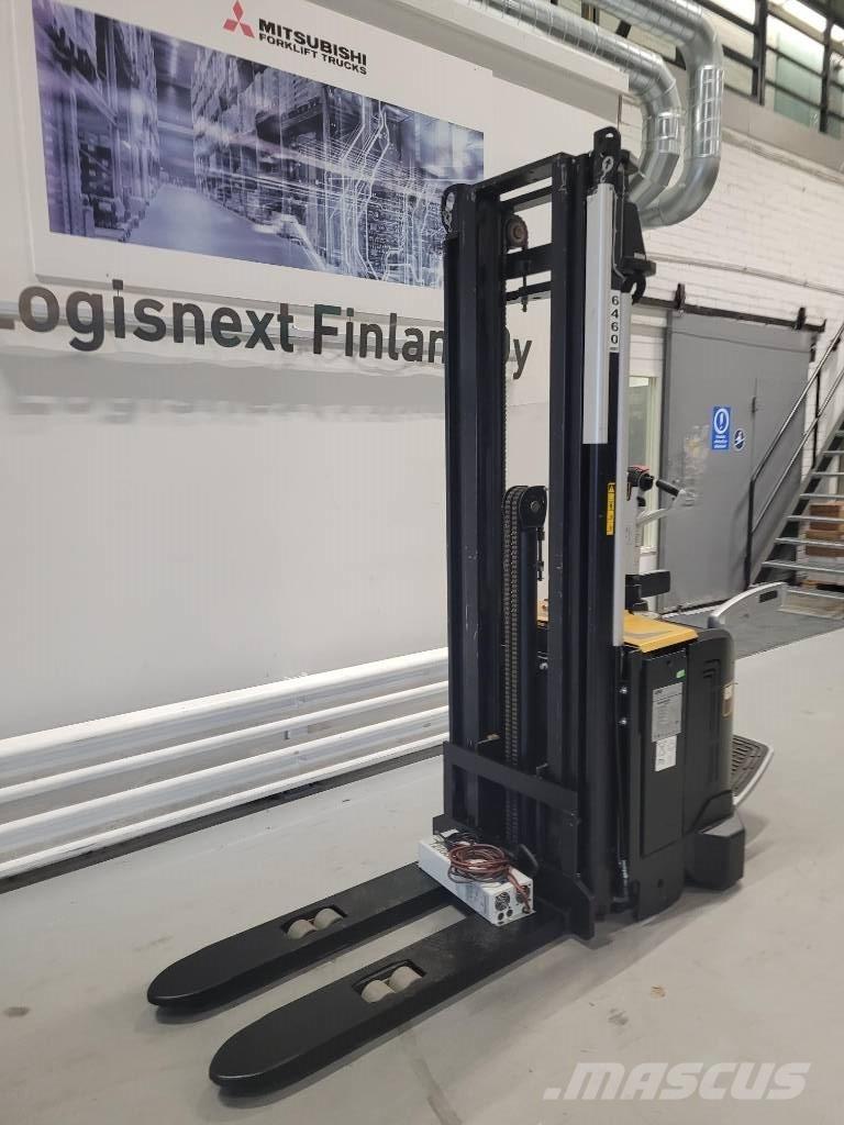 CAT NSV 16N 보행식 리치 지게차