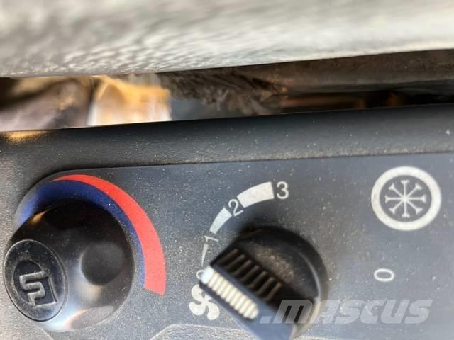 Komatsu PC 75 중형굴삭기 7톤-28톤