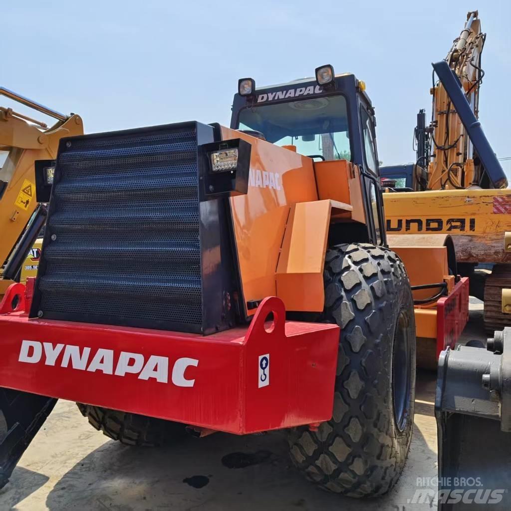 Dynapac CA25D 싱글 드럼 롤러