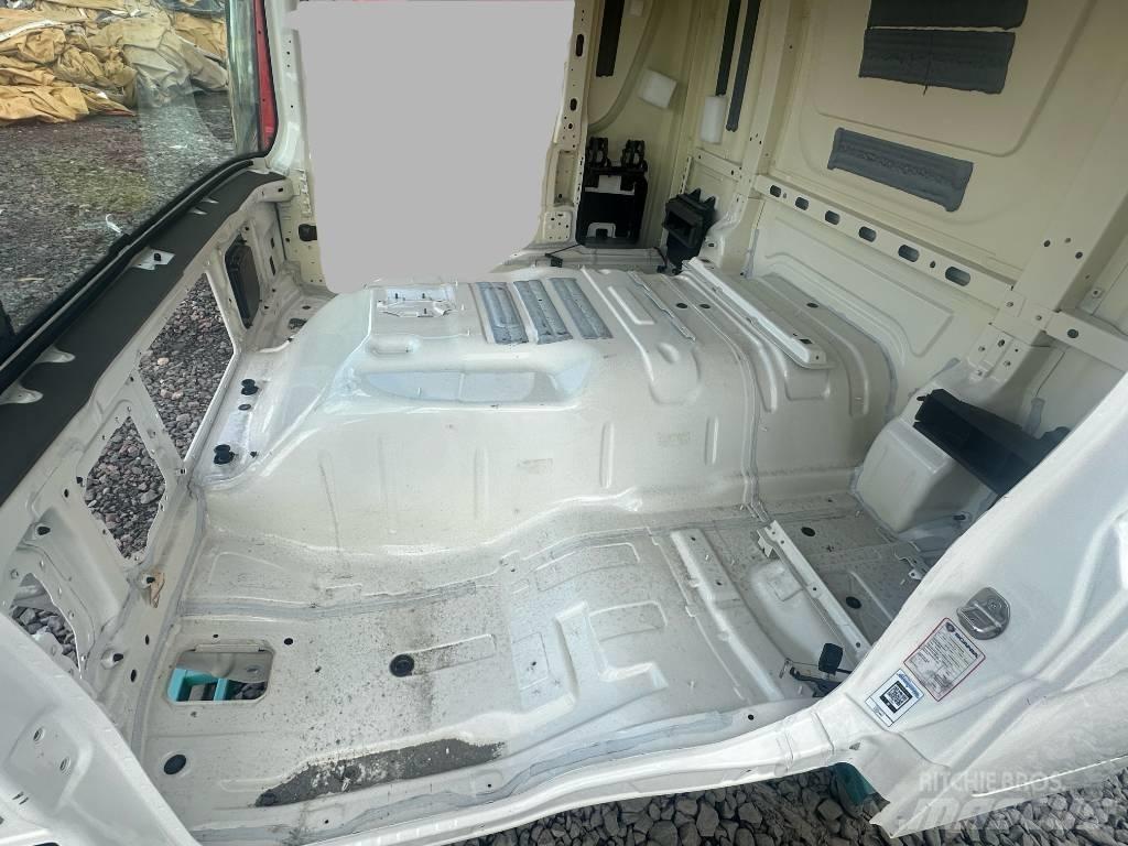Scania P 370 캐빈 및 인테리어