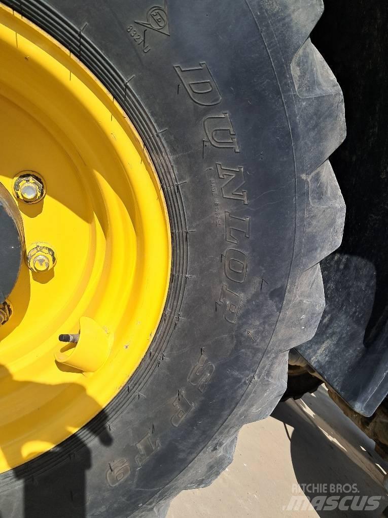 Komatsu WA100M-8  휠로우더