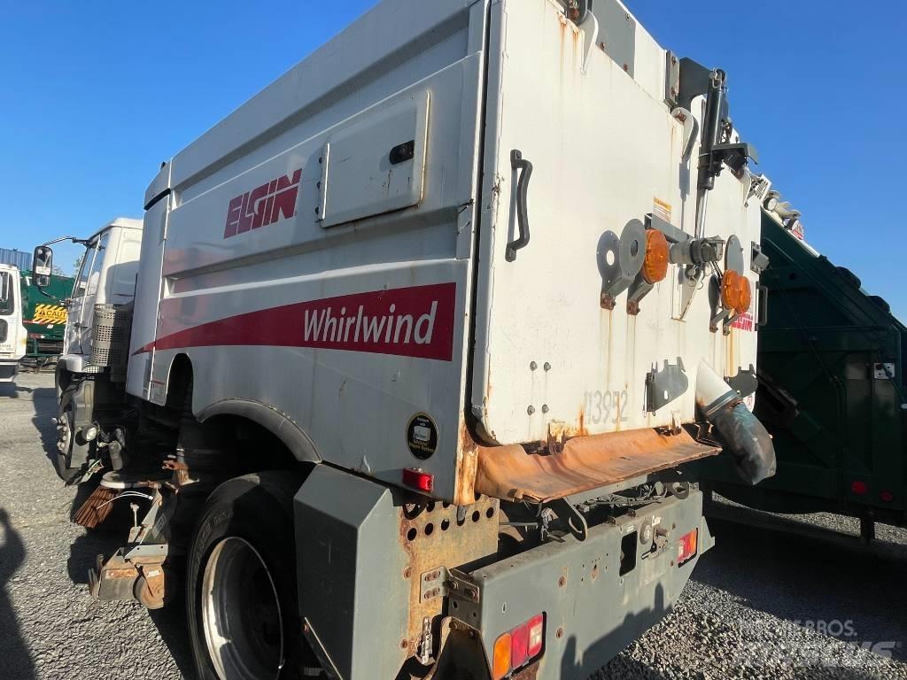 UD 3300 청소 트럭