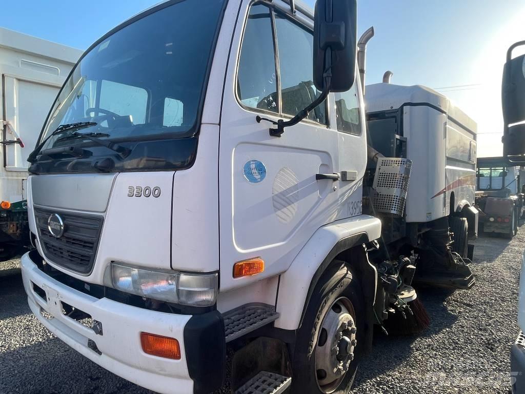 UD 3300 청소 트럭
