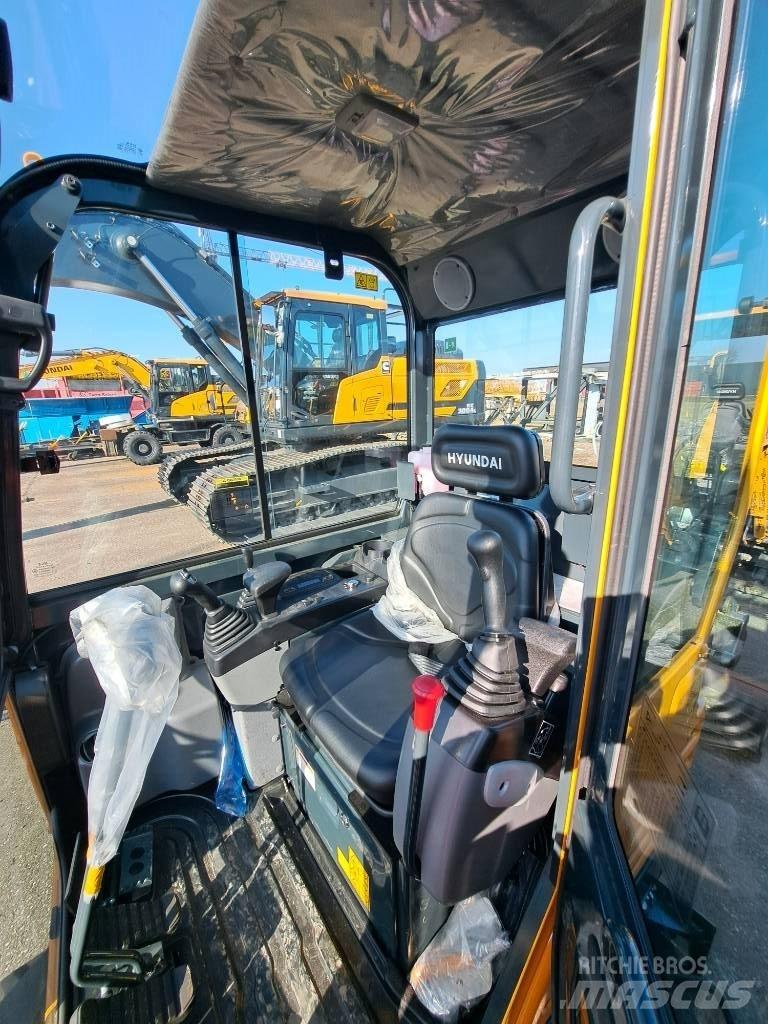 Hyundai R18-9AK 소형 굴삭기 7톤 미만